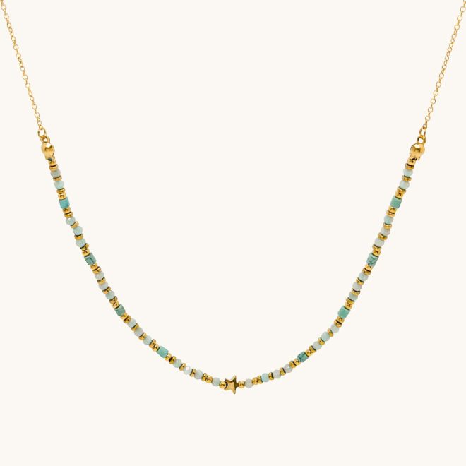 Collar con una estrella verde y bolas de amazonita