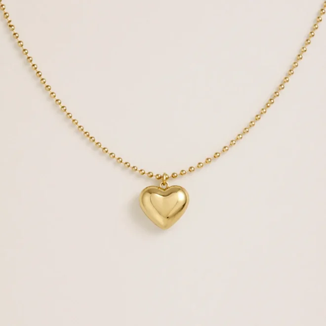 Collar de bolitas con corazón dorado